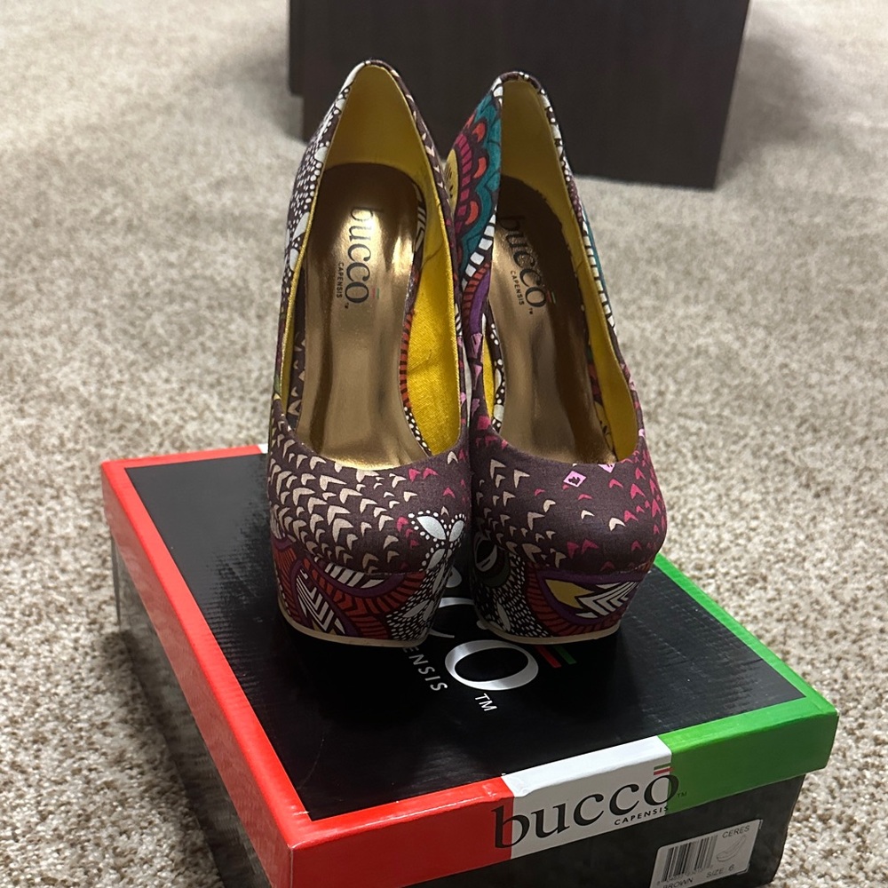 EUC Bucco Platform Wedge Heels - Size 6